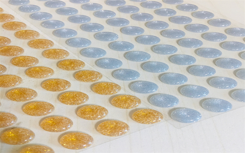 透明銀色水滴硅膠標(biāo) 滿天星銀色防滑滴膠標(biāo) 滴膠logo定制